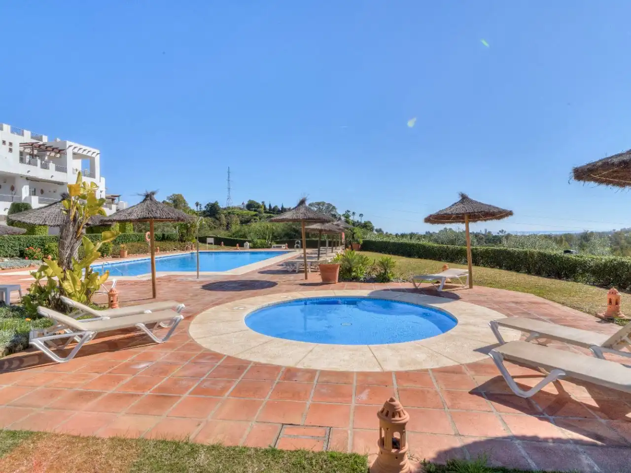 Piscina de Piso en venta en Benahavís con Aire acondicionado y Terraza