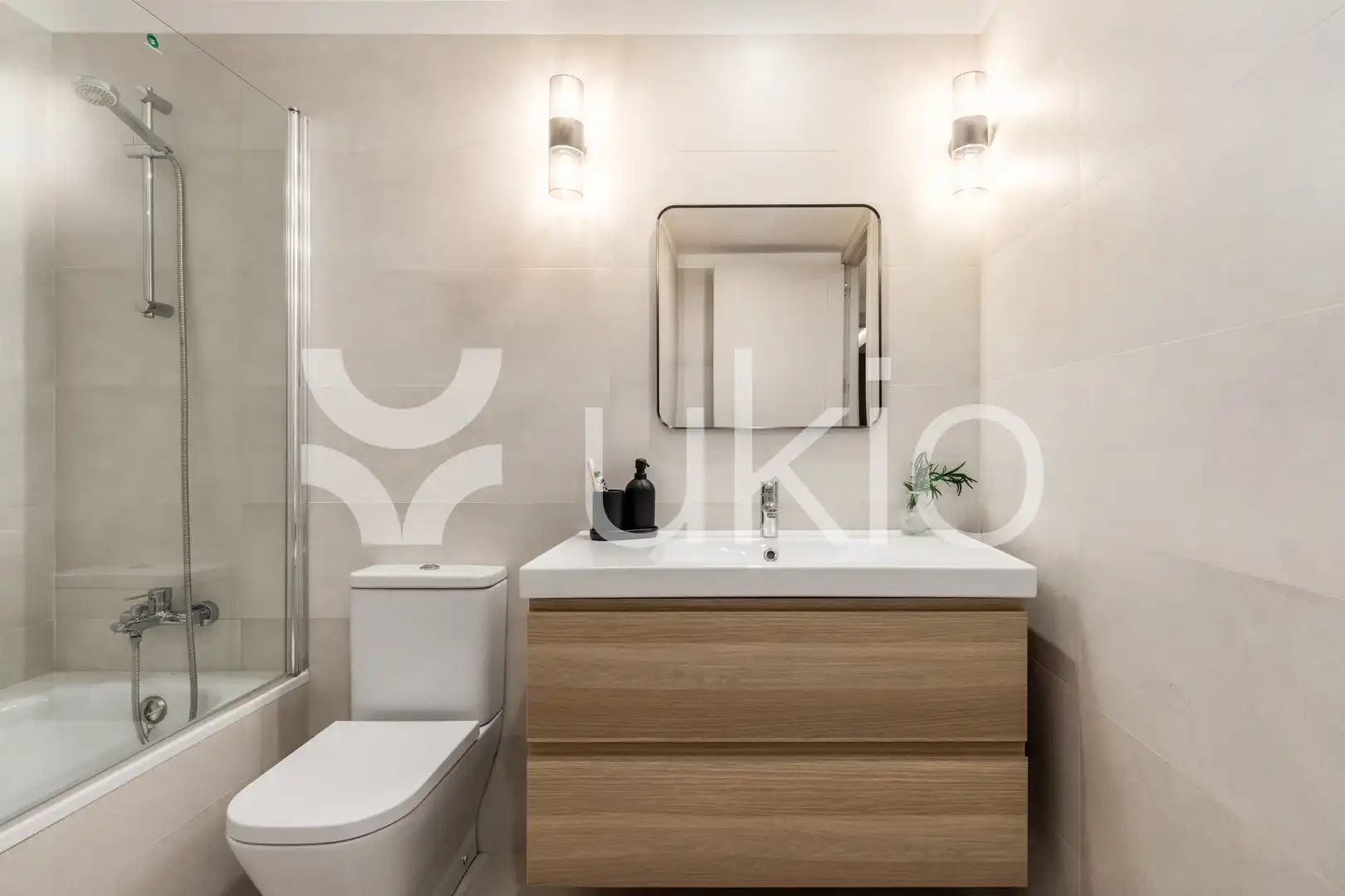 Bathroom of Apartments for rent in Madrid  with Air Conditioner, Heating and Terrace