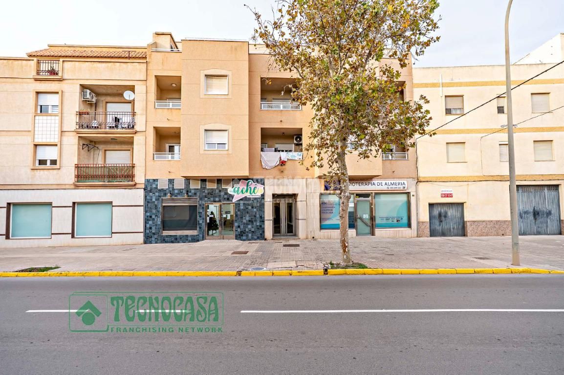 Vista exterior de Pis en venda en El Ejido amb Calefacció i Moblat