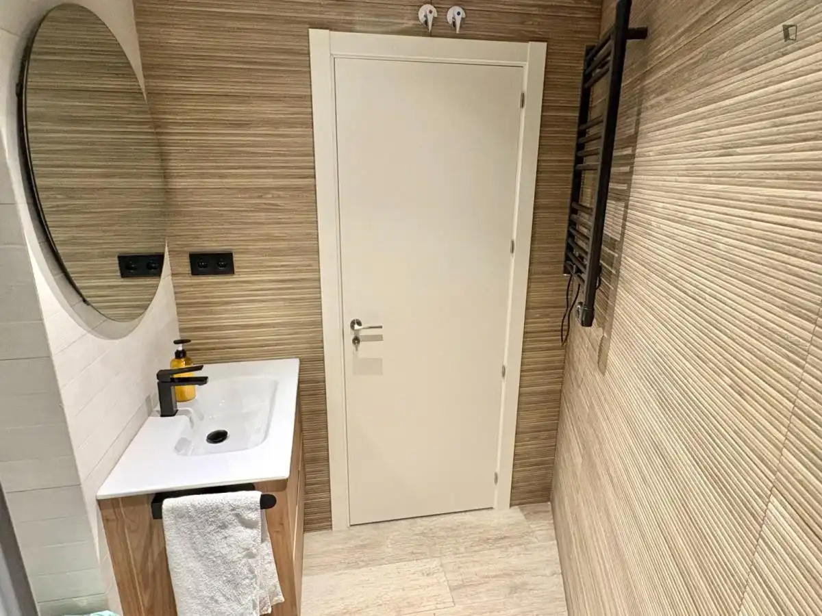 Baño de Apartamento de alquiler en Madrid con Amueblado, Horno y Lavadora