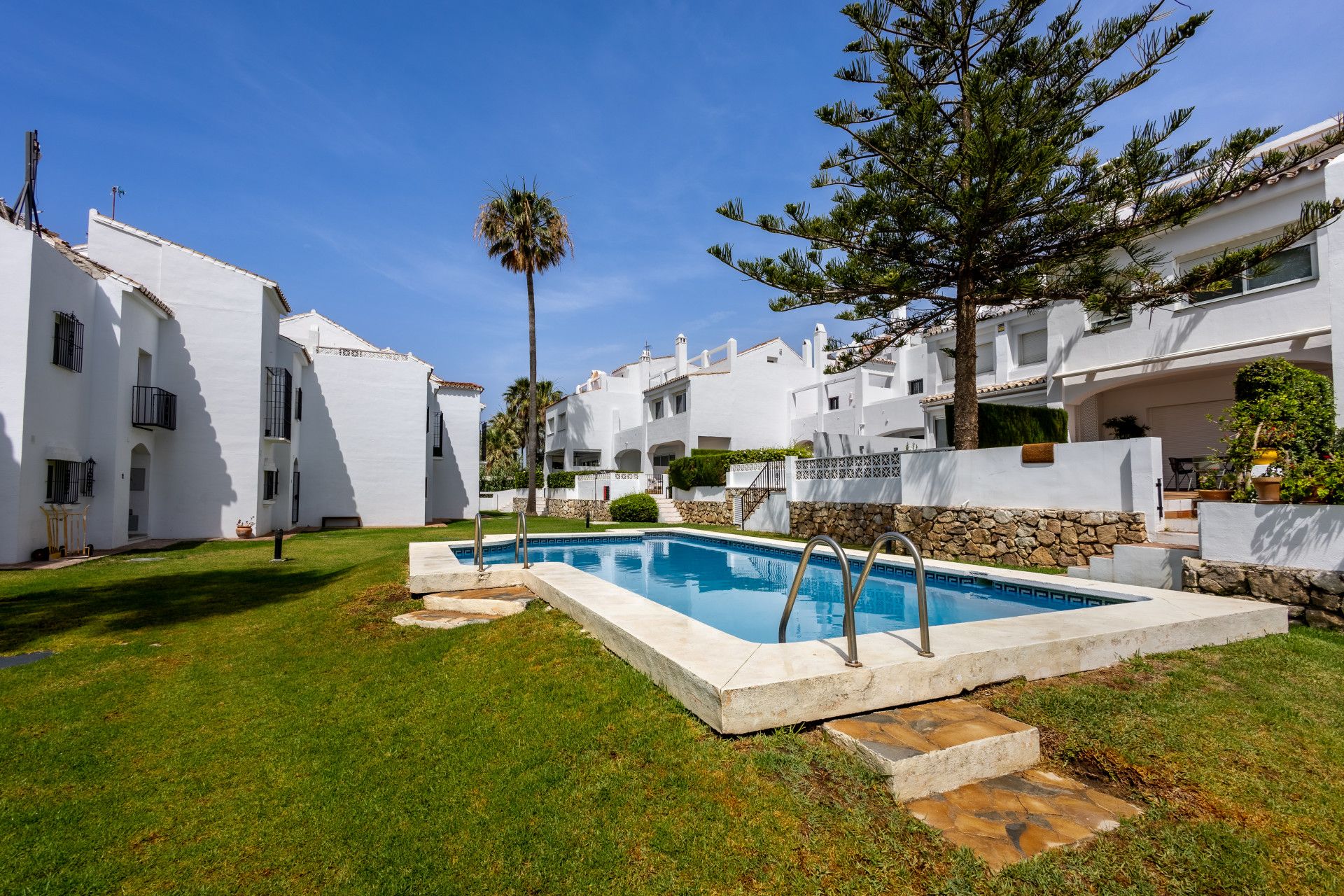 Garden of Single-family semi-detached for sale in Marbella  with Air Conditioner, Private garden and Terrace