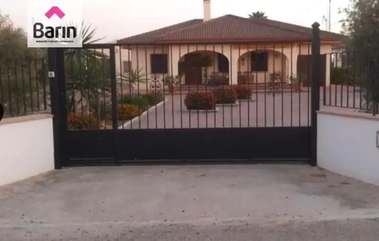 Vista exterior de Casa o xalet en venda en La Guijarrosa amb Traster i Piscina comunitària