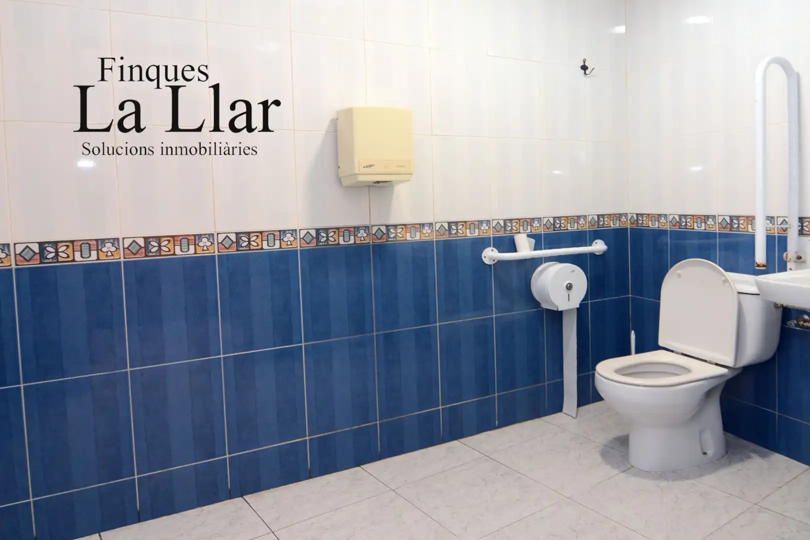 Commercial properties for sale in d'Ernest Lluch, Torrent Ballester