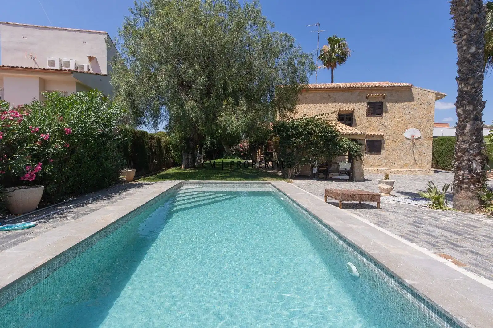 Chalet con piscina en venta en Alfinach - Los Monasterios