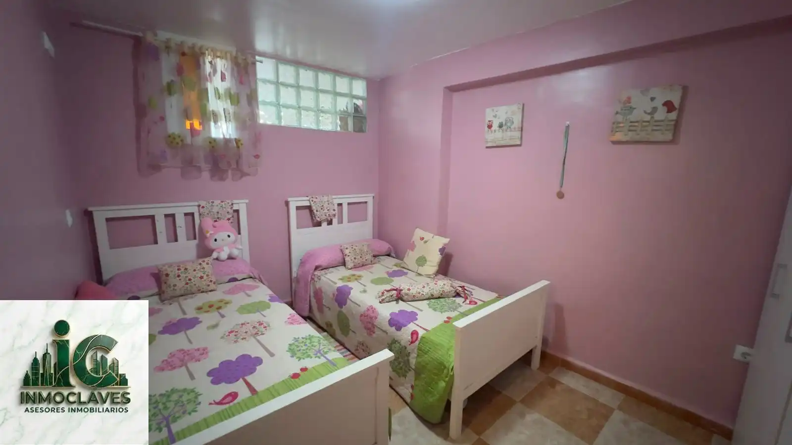 Schlafzimmer von Einfamilien-Reihenhaus zum Verkauf in Algeciras mit Klimaanlage