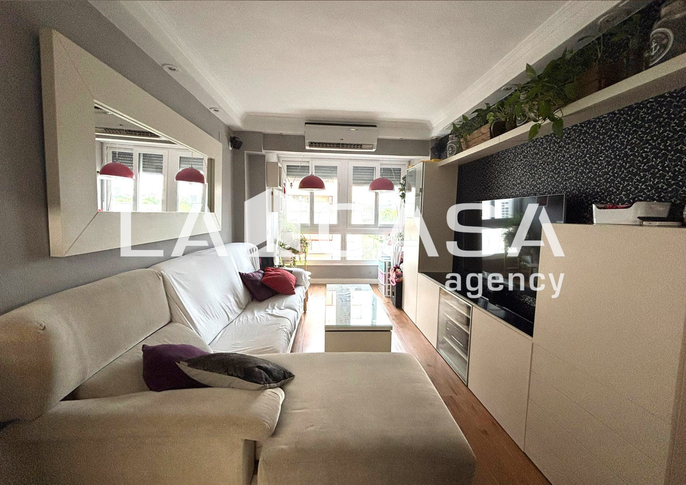 Living room of Flat for sale in  Sevilla Capital