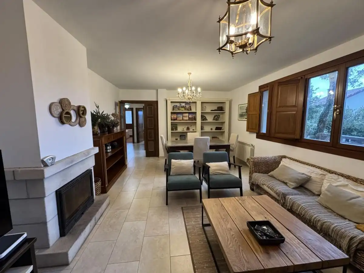 Sala d'estar de Casa o xalet en venda en Llanes amb Calefacció, Jardí privat i Terrassa