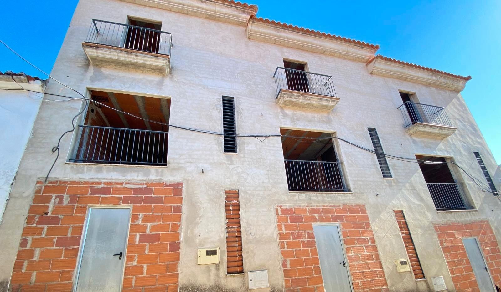 Vista exterior de Casa adosada en venda en Malpartida de Plasencia amb Calefacció, Traster i Balcó