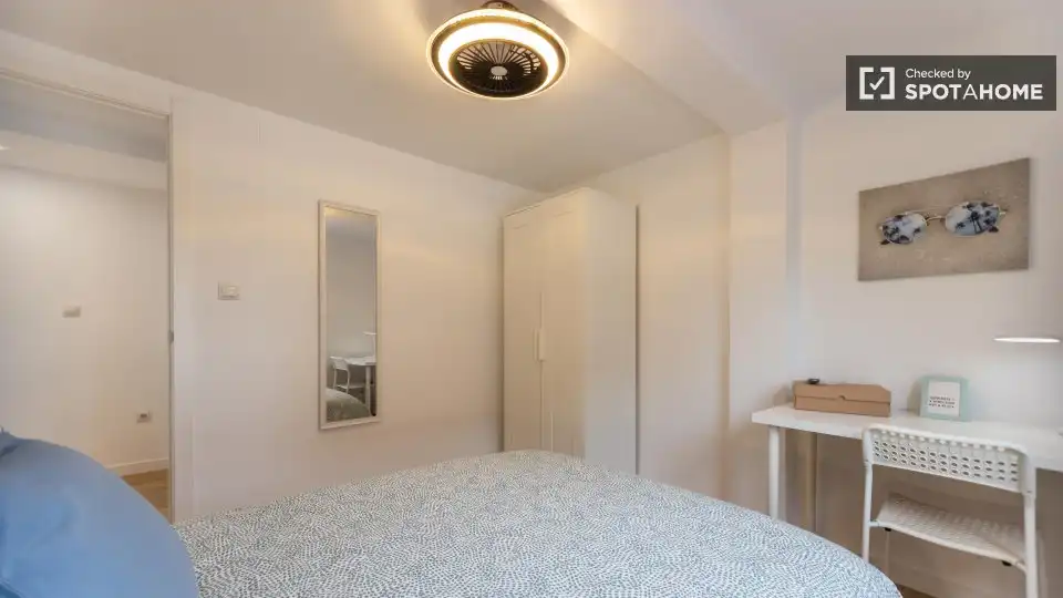 Habitación de Piso de alquiler en Valencia con Aire acondicionado, Calefacción y Amueblado
