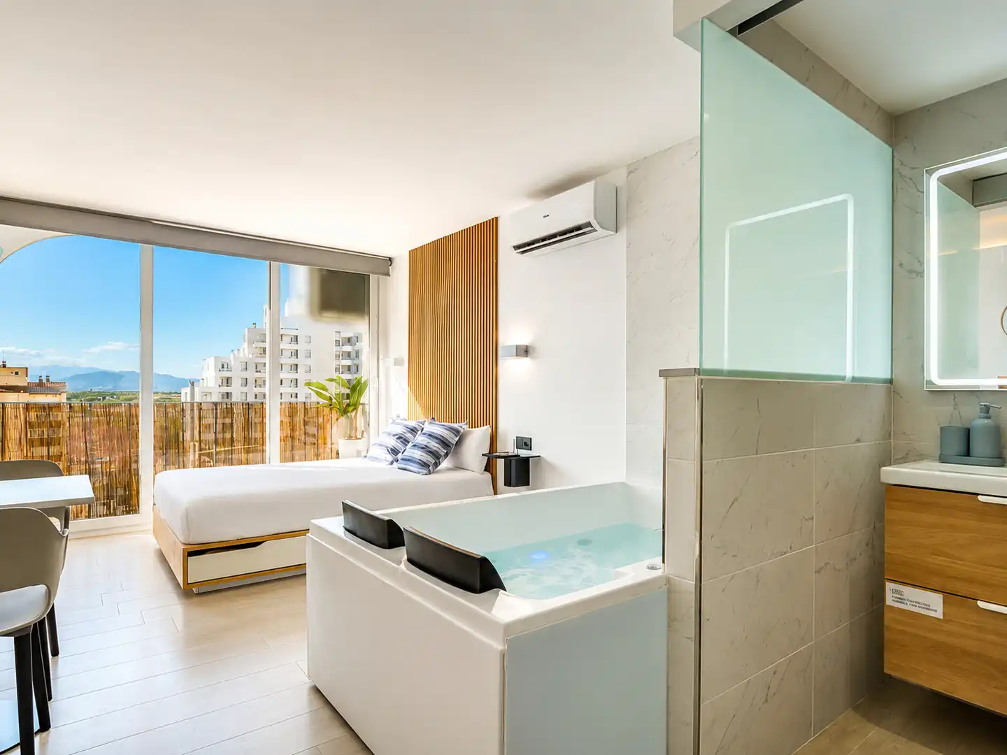 Bedroom of Study for sale in Empuriabrava  with Air Conditioner and Jacuzzi