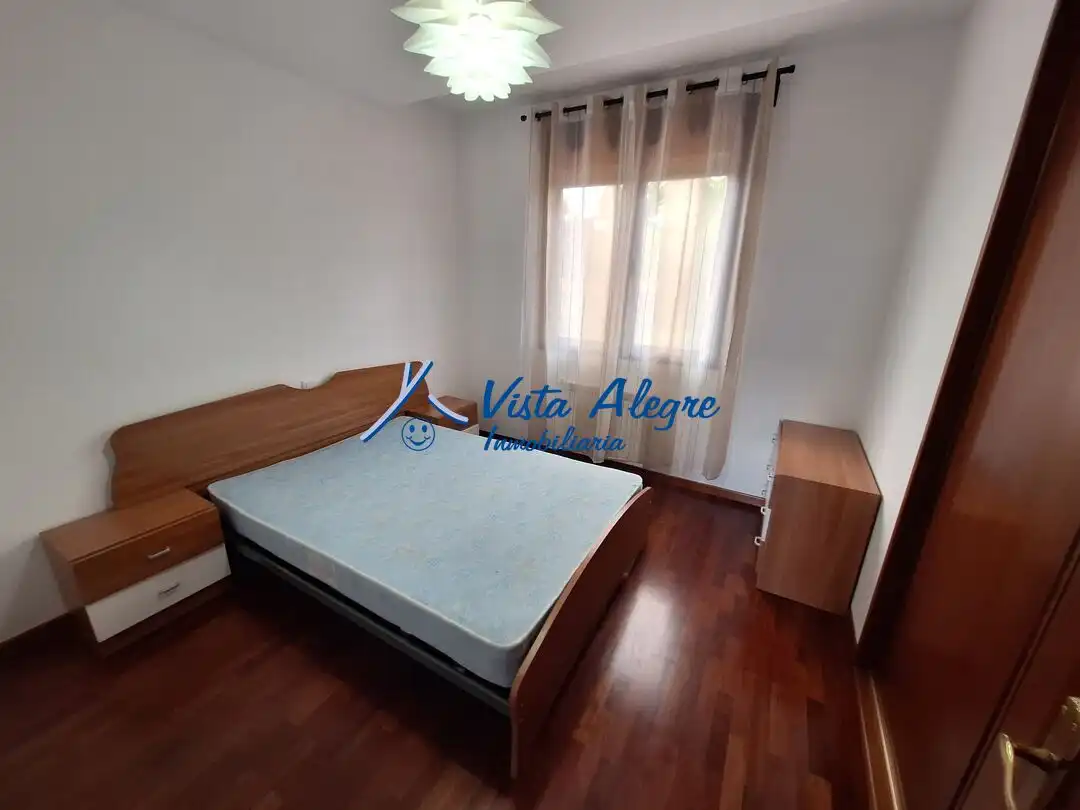 Schlafzimmer von Einfamilien-Reihenhaus zum Verkauf in Santo Domingo de la Calzada mit Heizung, Privatgarten und Terrasse