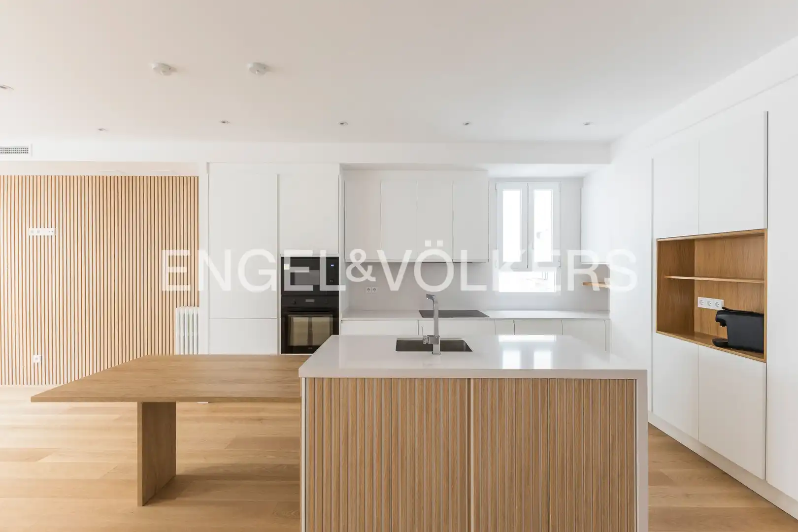 Küche von Wohnung zum Verkauf in Madrid mit Klimaanlage und Heizung
