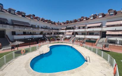 Piscina de Dúplex de lloguer en Sevilla la Nueva amb Aire condicionat, Traster i Forn