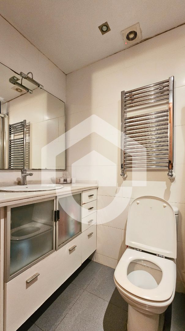 Bathroom of Flat for sale in  Barcelona Capital  with Heating and Balcony