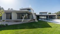 Vista exterior de Casa o xalet de lloguer en Boadilla del Monte amb Aire condicionat, Terrassa i Piscina