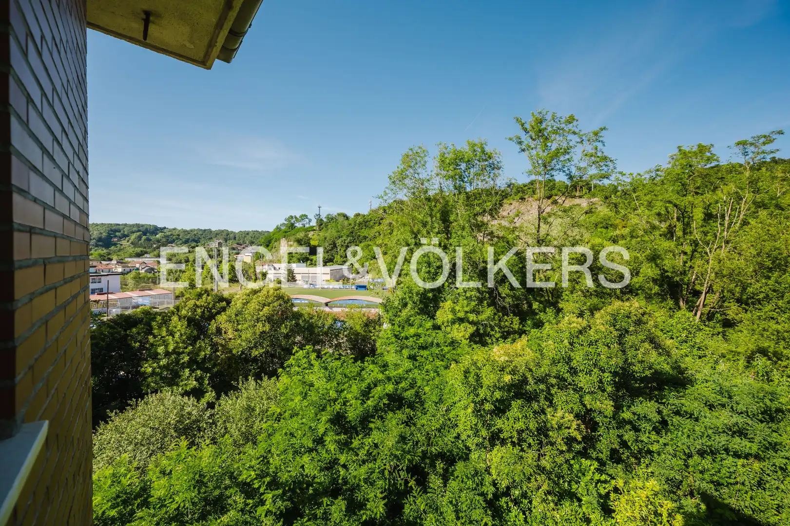 Vista exterior de Àtic en venda en Donostia - San Sebastián  amb Calefacció, Terrassa i Traster
