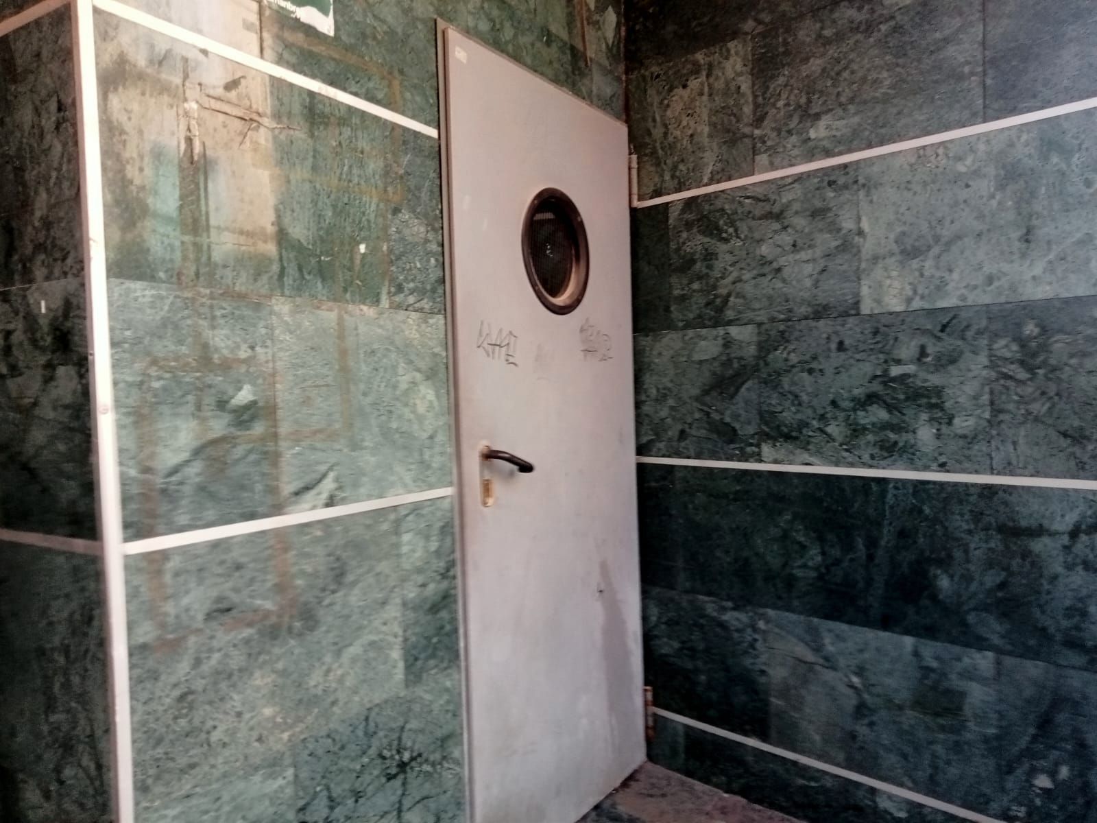 Bany de Garatge de lloguer en Caudete