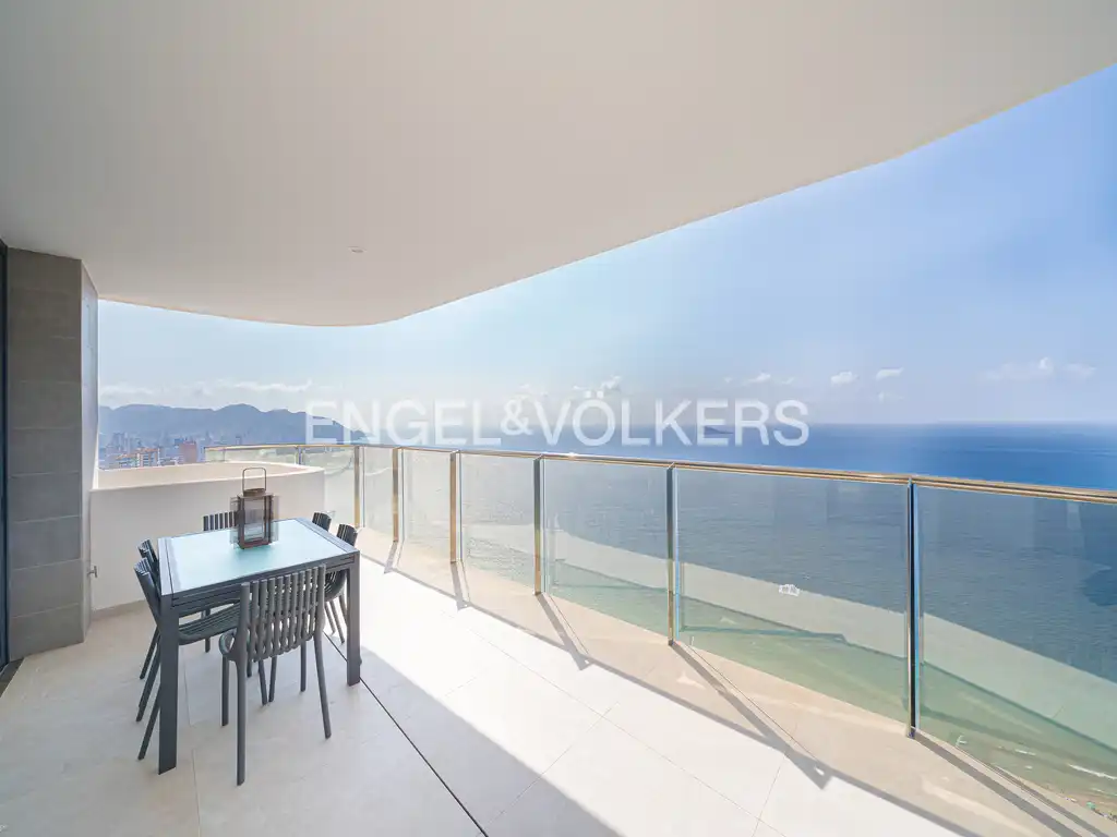 Terrasse von Dachboden zum Verkauf in Benidorm mit Klimaanlage, Privatgarten und Schwimmbad