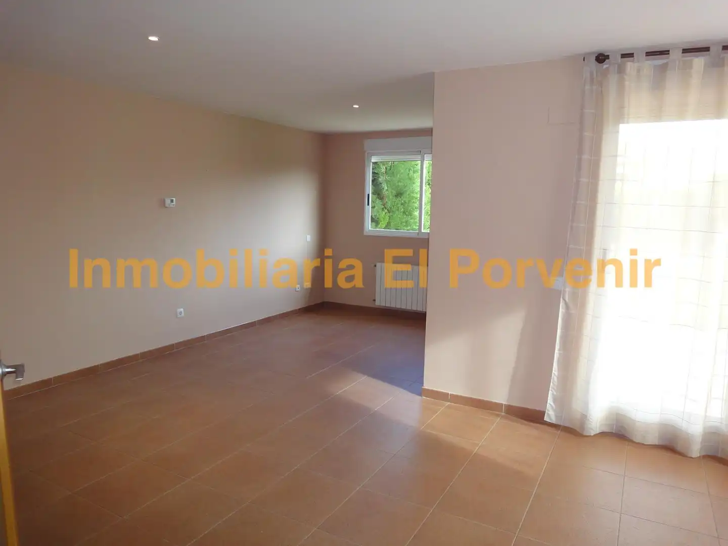 Sala de estar de Casa adosada en venta en Torrent con Calefacción, Jardín privado y Terraza