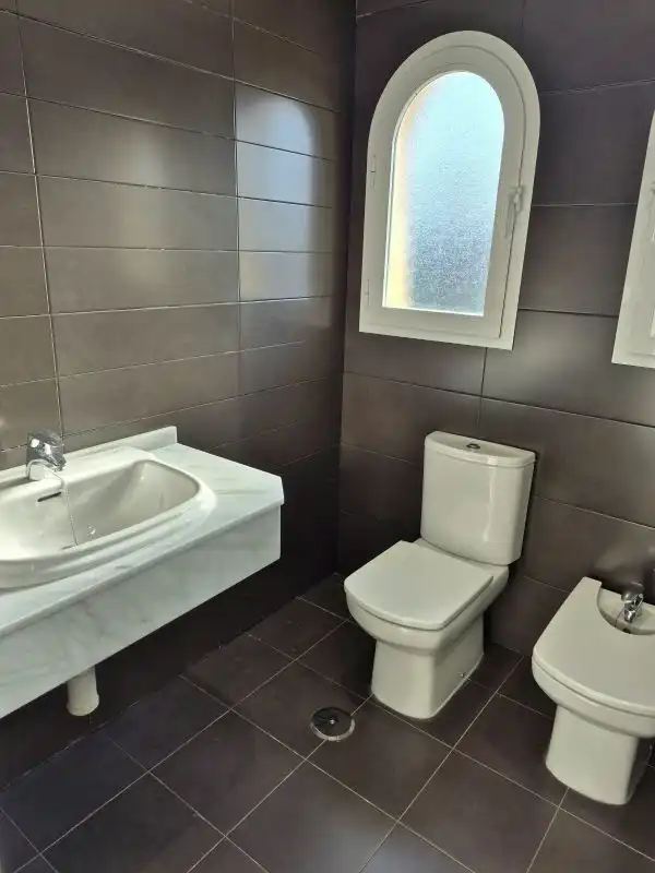 Terraced house with pool for sale in Calle Adarves de Calypso, imagen 2