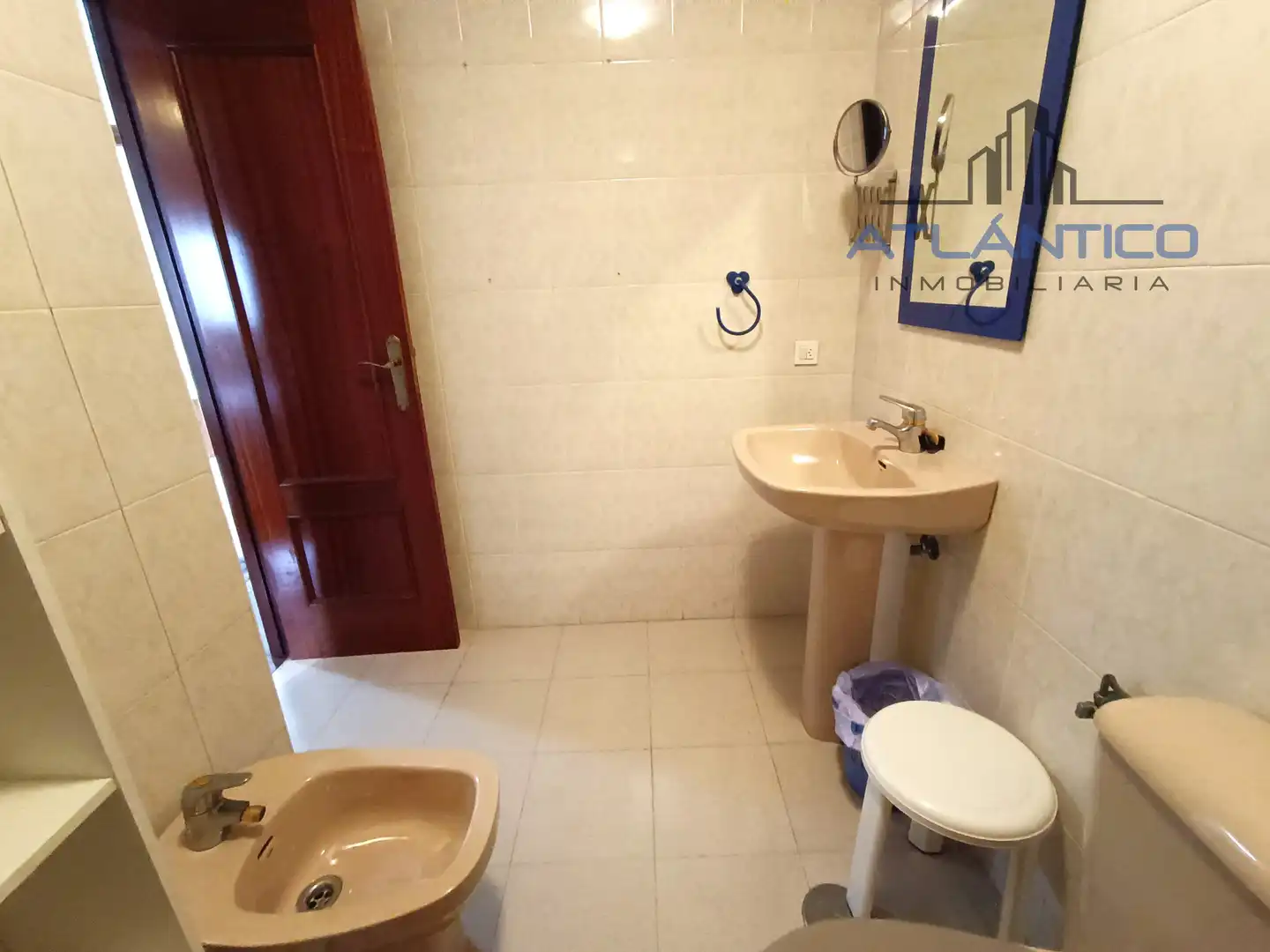 Baño de Apartamento en venta en A Coruña Capital  con Calefacción, Trastero y Amueblado