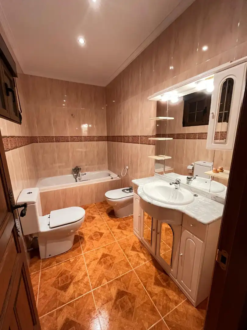 Baño de Casa o chalet en venta en Cuéllar con Calefacción, Jardín privado y Terraza