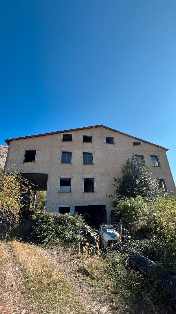 Vista exterior de Edificio en venta en Pedroso