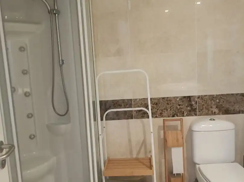 Badezimmer von Dachboden zum Verkauf in La Alcaidesa mit Klimaanlage, Terrasse und Schwimmbad