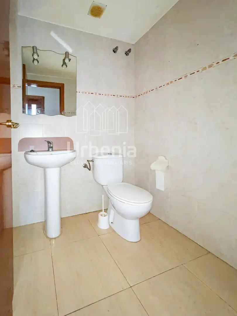 Bathroom of Flat for sale in Canyamars