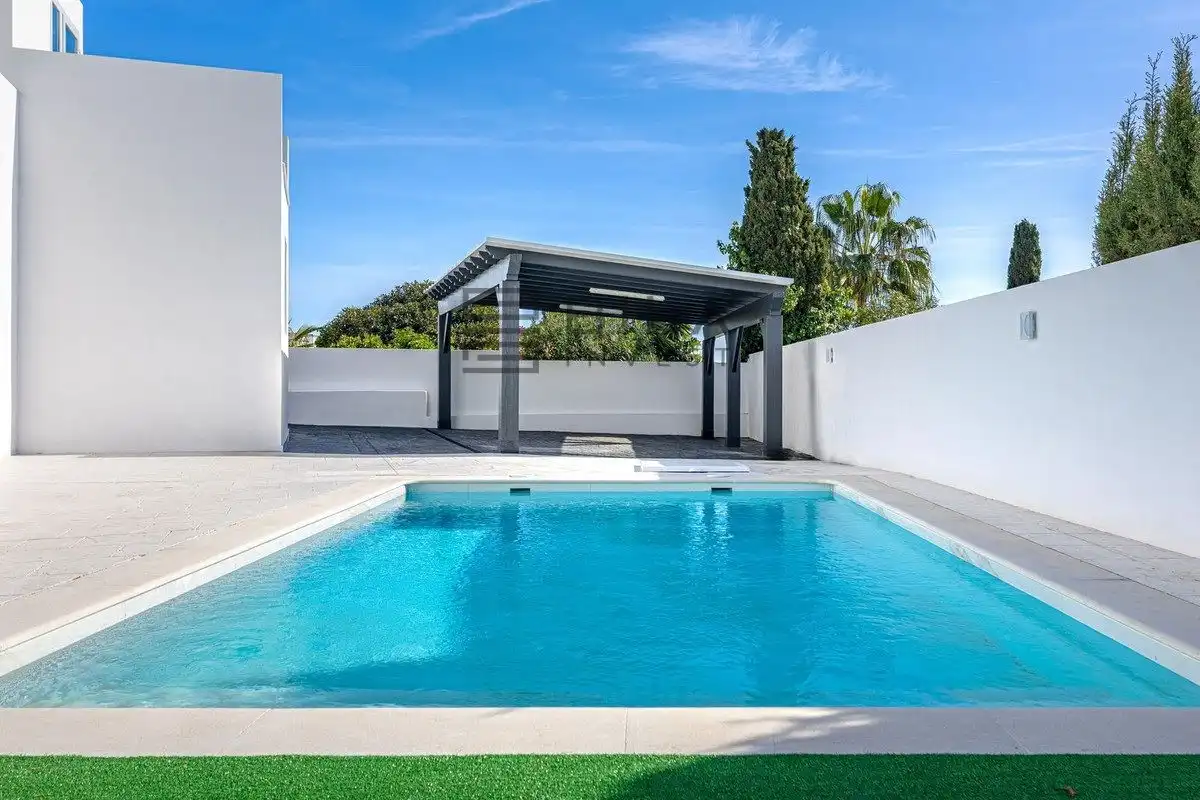 Chalet con piscina en venta en Riviera del Sol, imagen 3