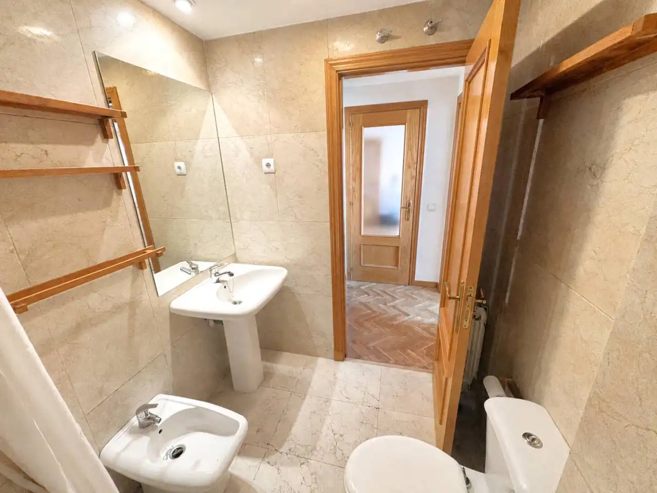 Bathroom of Flat for rent in Madrid  with Heating and Parquet flooring