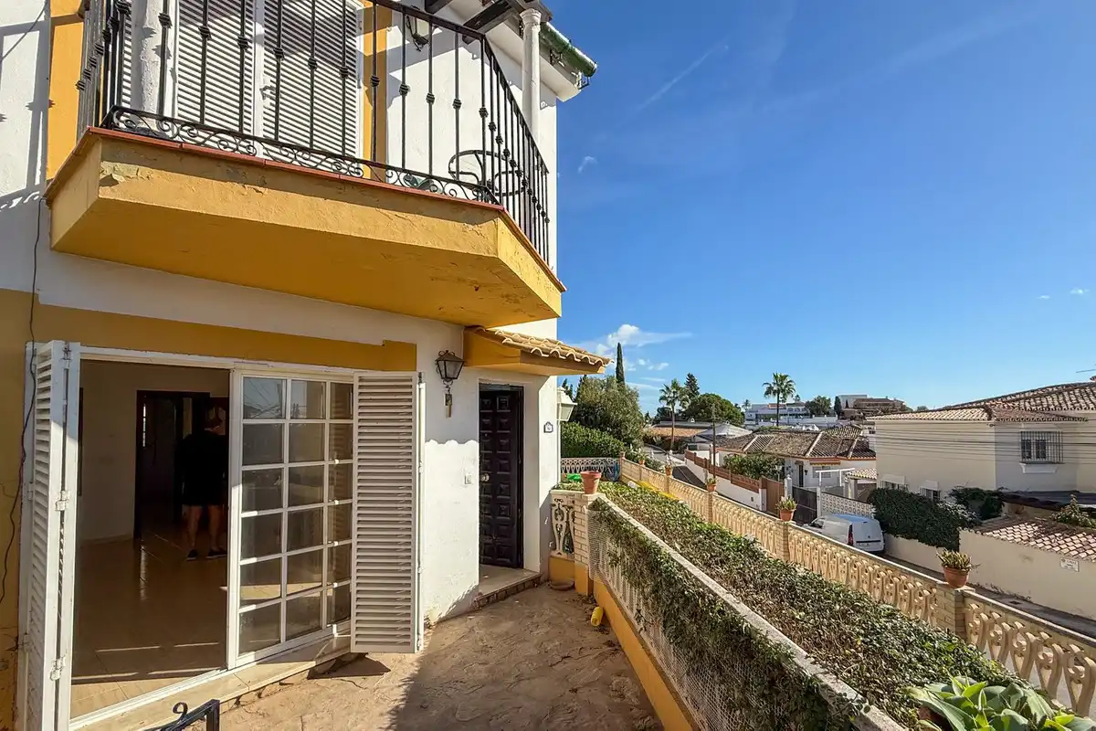 Vista exterior de Casa adosada en venta en Mijas con Calefacción, Terraza y Piscina