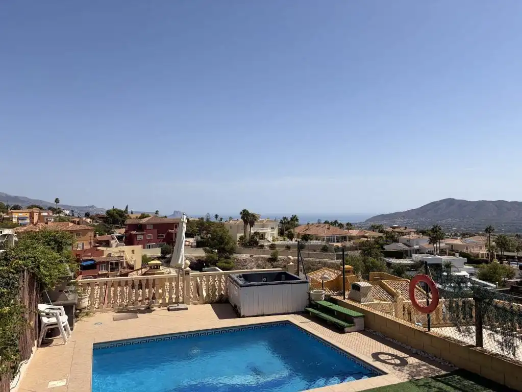 Adosado con jardín en venta en La Nucia Pueblo