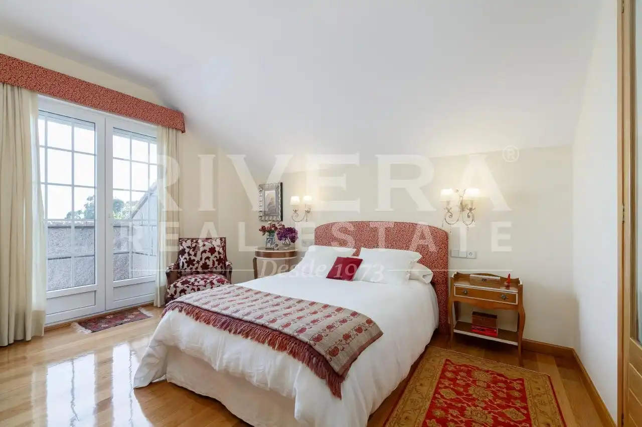 Habitación de Casa o chalet en venta en Cangas  con Calefacción, Jardín privado y Amueblado