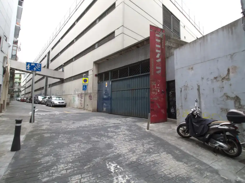 Außenansicht von Garage zur Miete in Pasaia