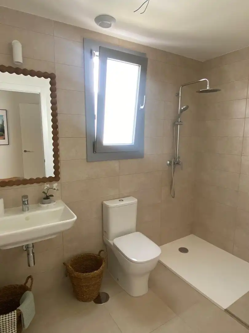 Bany de Apartament en venda en Estepona amb Aire condicionat, Calefacció i Jardí privat