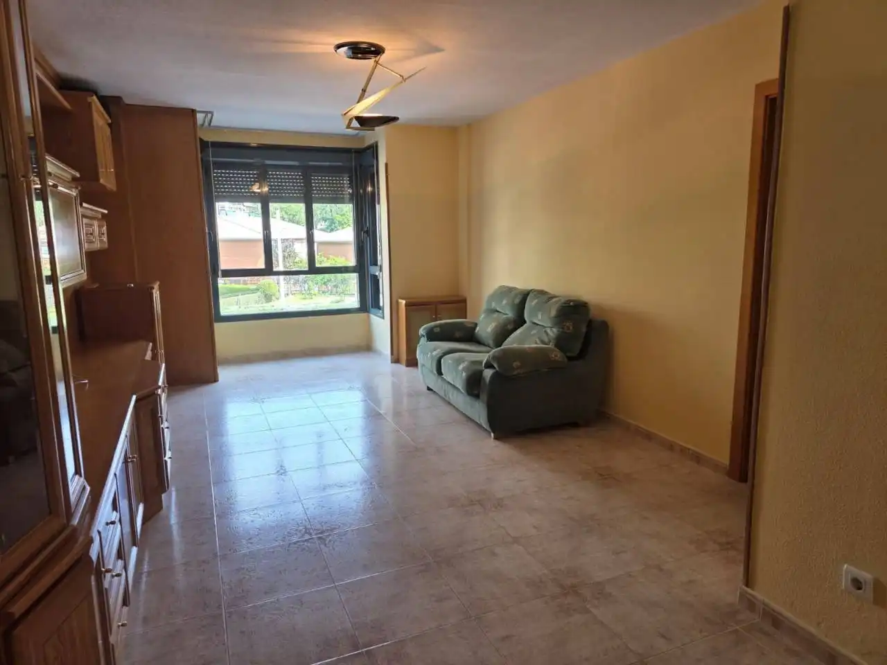 Sala d'estar de Pis de lloguer en Fuenlabrada amb Calefacció, Terrassa i Moblat