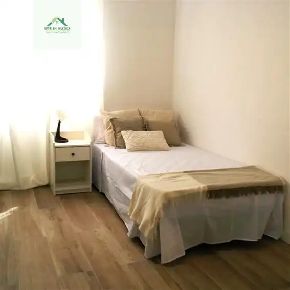 Habitación de Piso de alquiler en Huesca con Calefacción y Amueblado