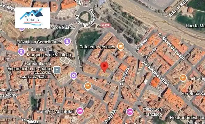 Vista exterior de Pis en venda en Guadix amb Terrassa i Balcó