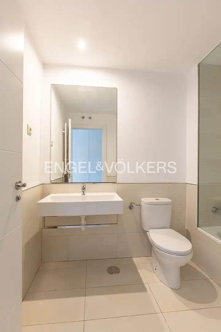 Baño de Piso en venta en Madrid con Aire acondicionado, Calefacción y Jardín privado