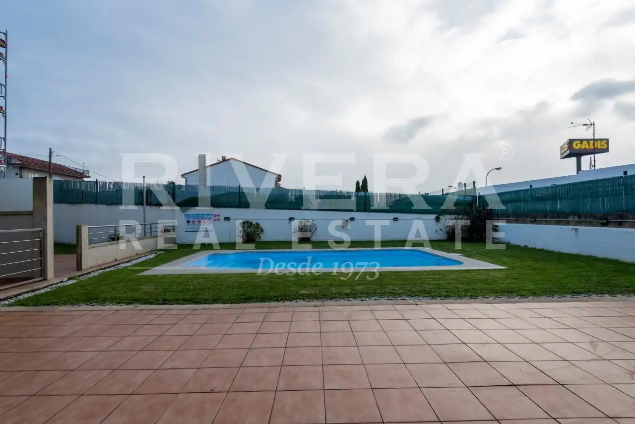 Piscina de Casa o chalet en venta en Sanxenxo con Calefacción, Jardín privado y Parquet