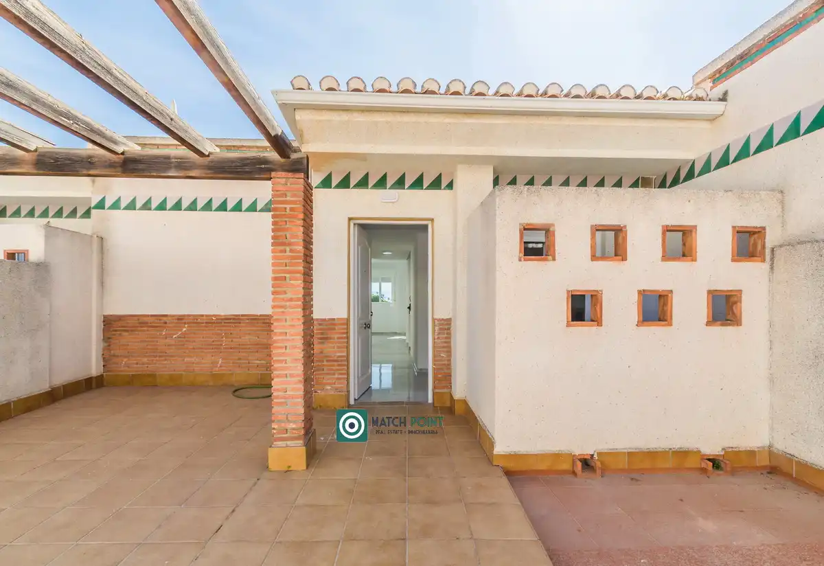 Außenansicht von Einfamilien-Reihenhaus zum Verkauf in Almuñécar