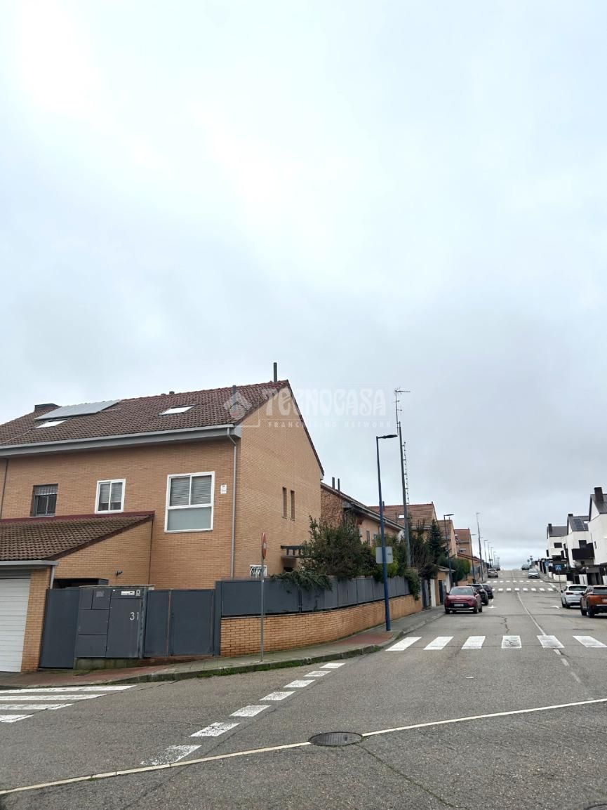 Casa adosada en venta en Los Hueros