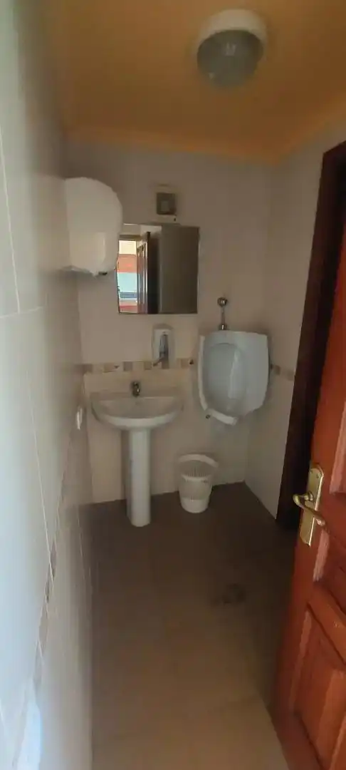 Badezimmer von Geschaftsraum zum Verkauf in Trabada