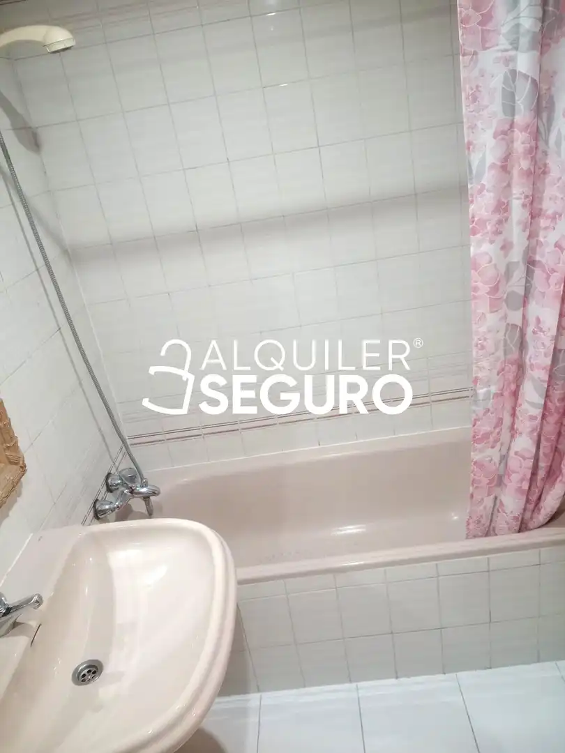 Bany de Pis de lloguer en Valladolid amb Calefacció, Terrassa i Moblat