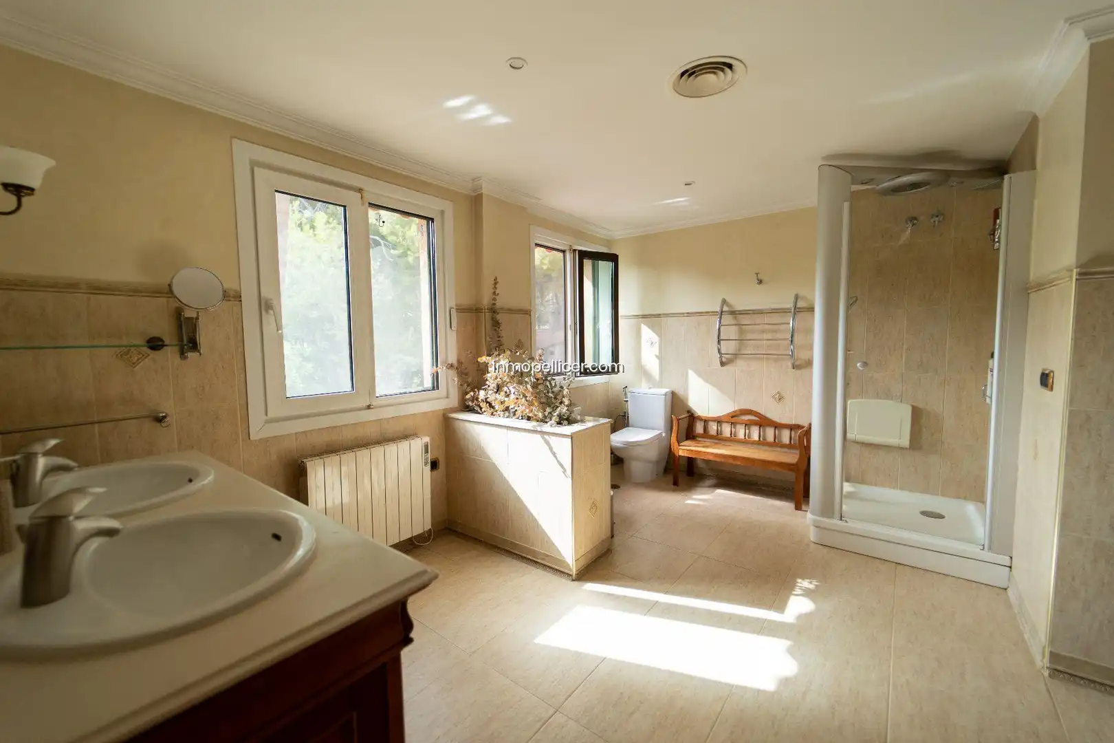 Badezimmer von Haus oder Chalet zum Verkauf in L'Alfàs del Pi mit Klimaanlage, Heizung und Privatgarten