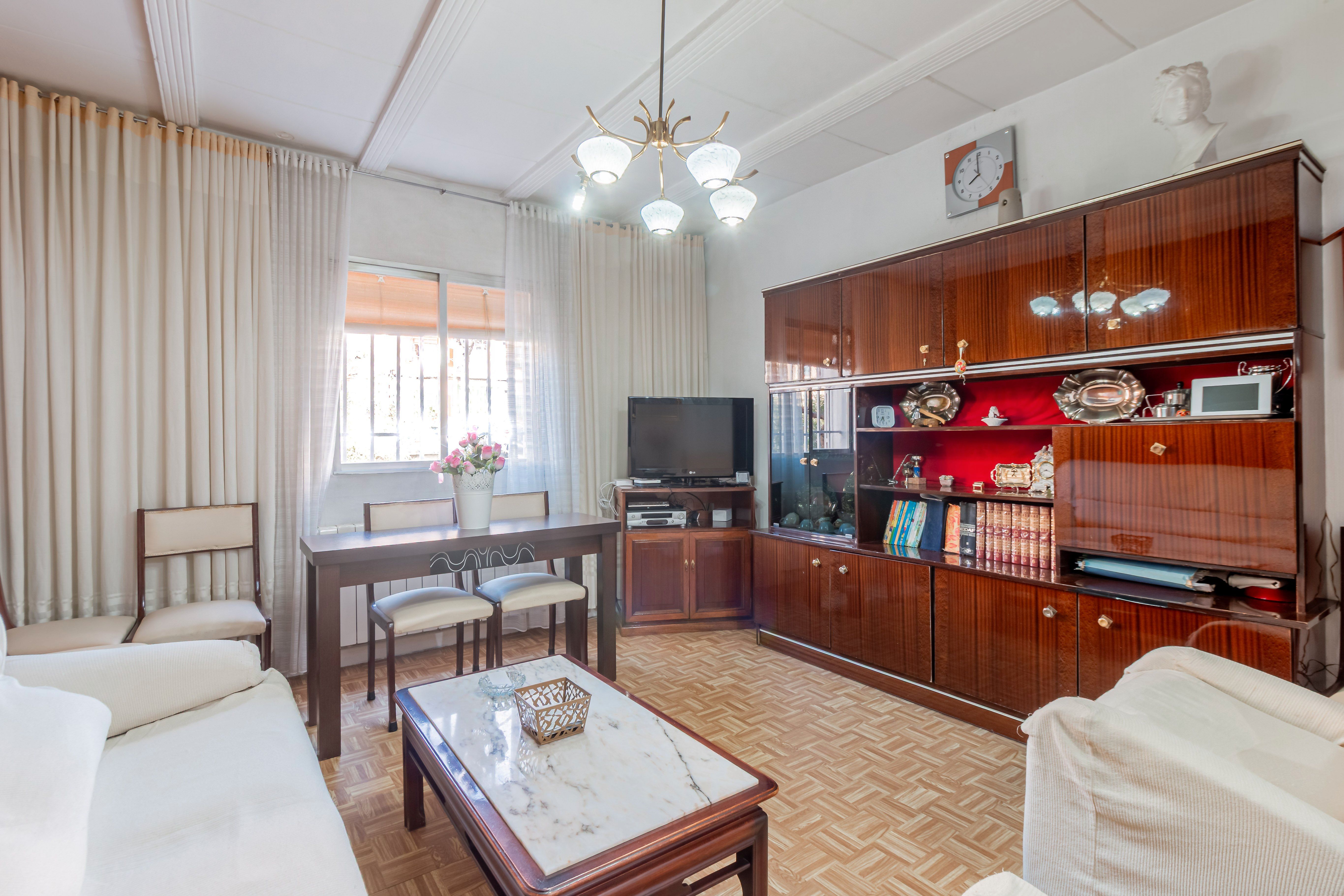 Sala d'estar de Pis en venda en  Madrid Capital amb Calefacció i Terrassa