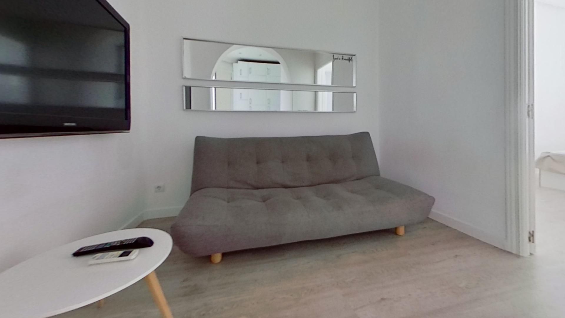 Sala d'estar de Apartament de lloguer en  Madrid Capital amb Aire condicionat