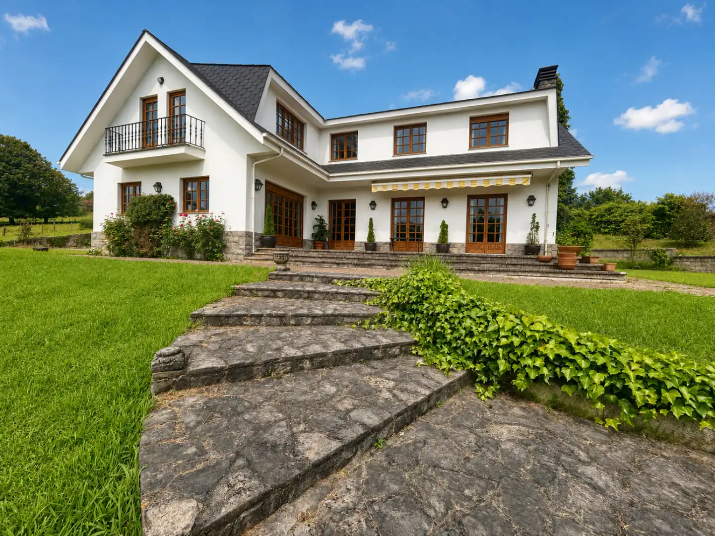 Exterior view of Houses for sale in Sariego  with Heating, Private garden and Parquet flooring