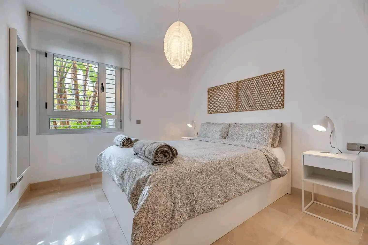 Habitación de Planta baja en venta en Benahavís con Aire acondicionado, Terraza y Trastero